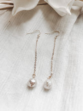 Load image into Gallery viewer, Lady Mak Drop Earring